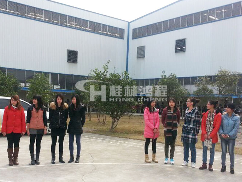 桂林鴻程員工活動(dòng)多多，開設(shè)員工心得分享，磨粉機(jī)生產(chǎn)經(jīng)驗(yàn)分享，共同進(jìn)步，提高每個(gè)人的職業(yè)技能與人品德行。